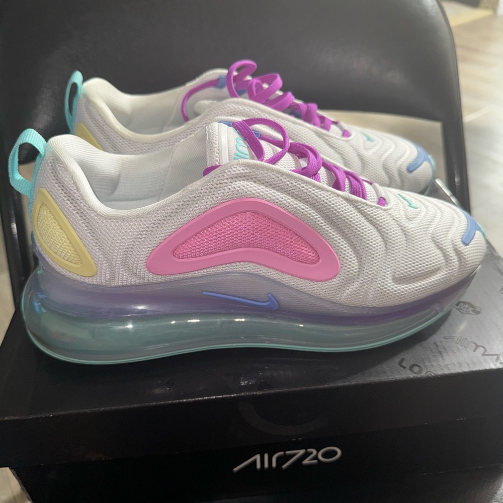 Women’s Air Max 720- White/Light Aqua-Chalk Blue Size 9womens/7.5 Mens
